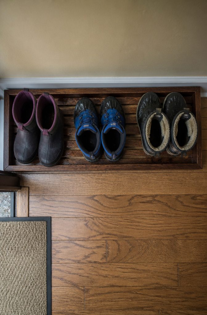 How to Build a DIY Narrow Shoe Rack: 12 Ideas for Tight Spaces 10 A boot tray designed to hold winter boots and prevent water damage.